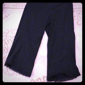 Cropped lulu lemon ruffle leg